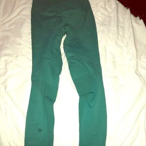 Green lulu yoga pants